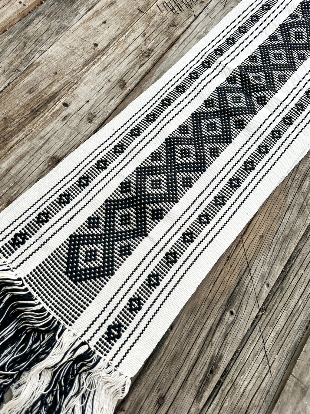 Anochecer Jalieza Table Runner