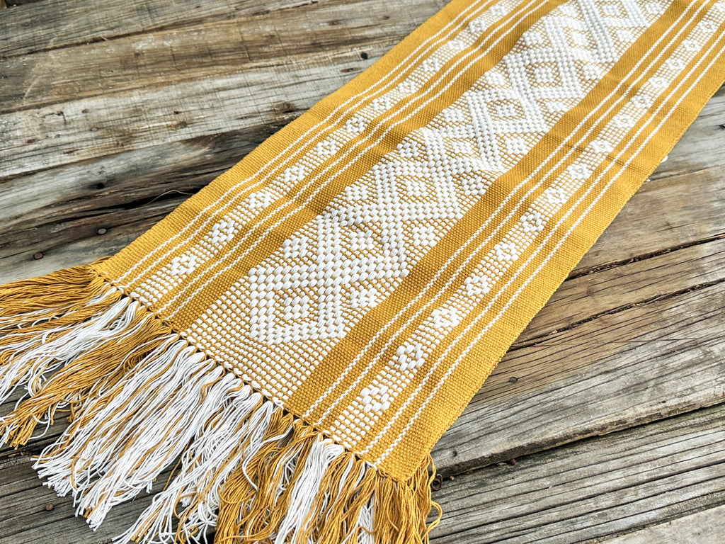 Miel Jalieza Table Runner