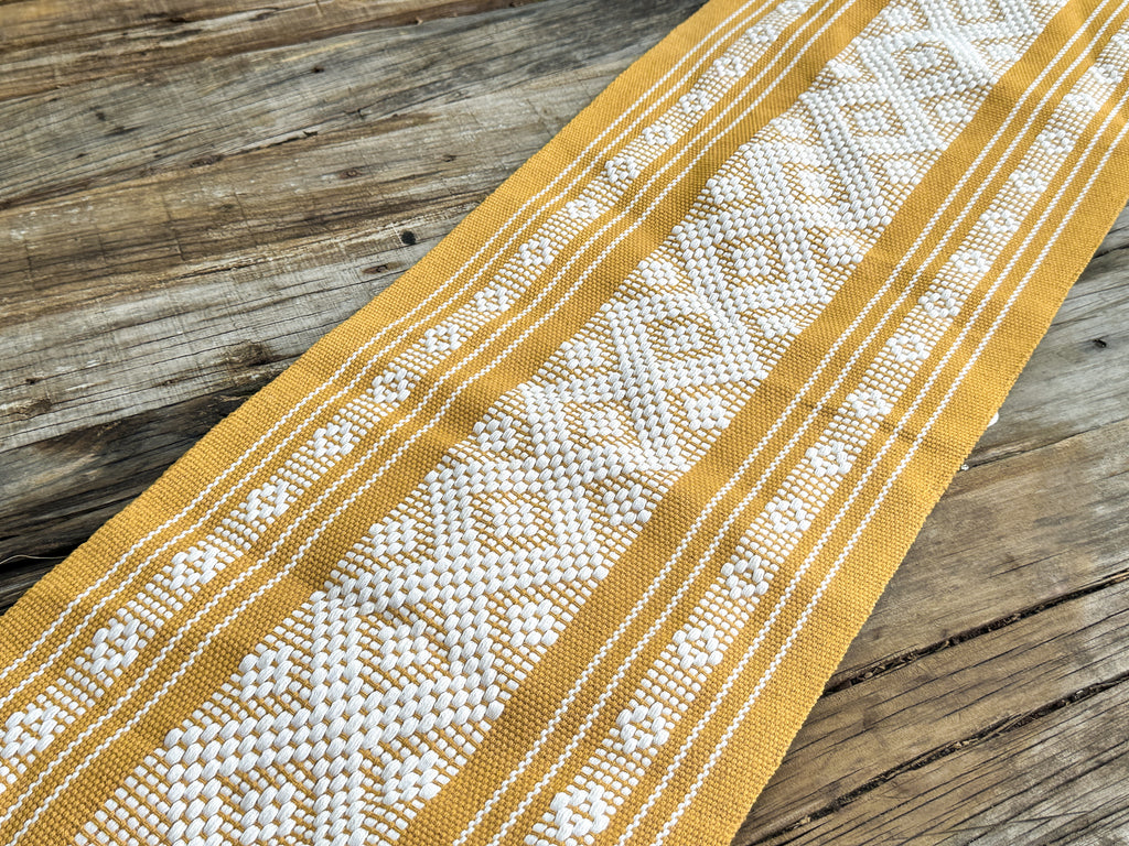 Miel Jalieza Table Runner