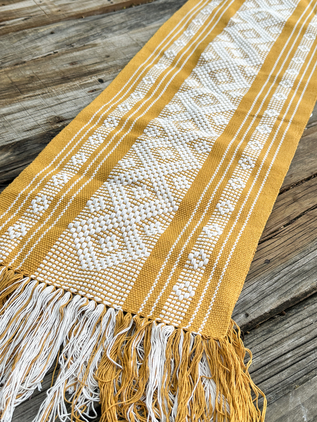 Miel Jalieza Table Runner