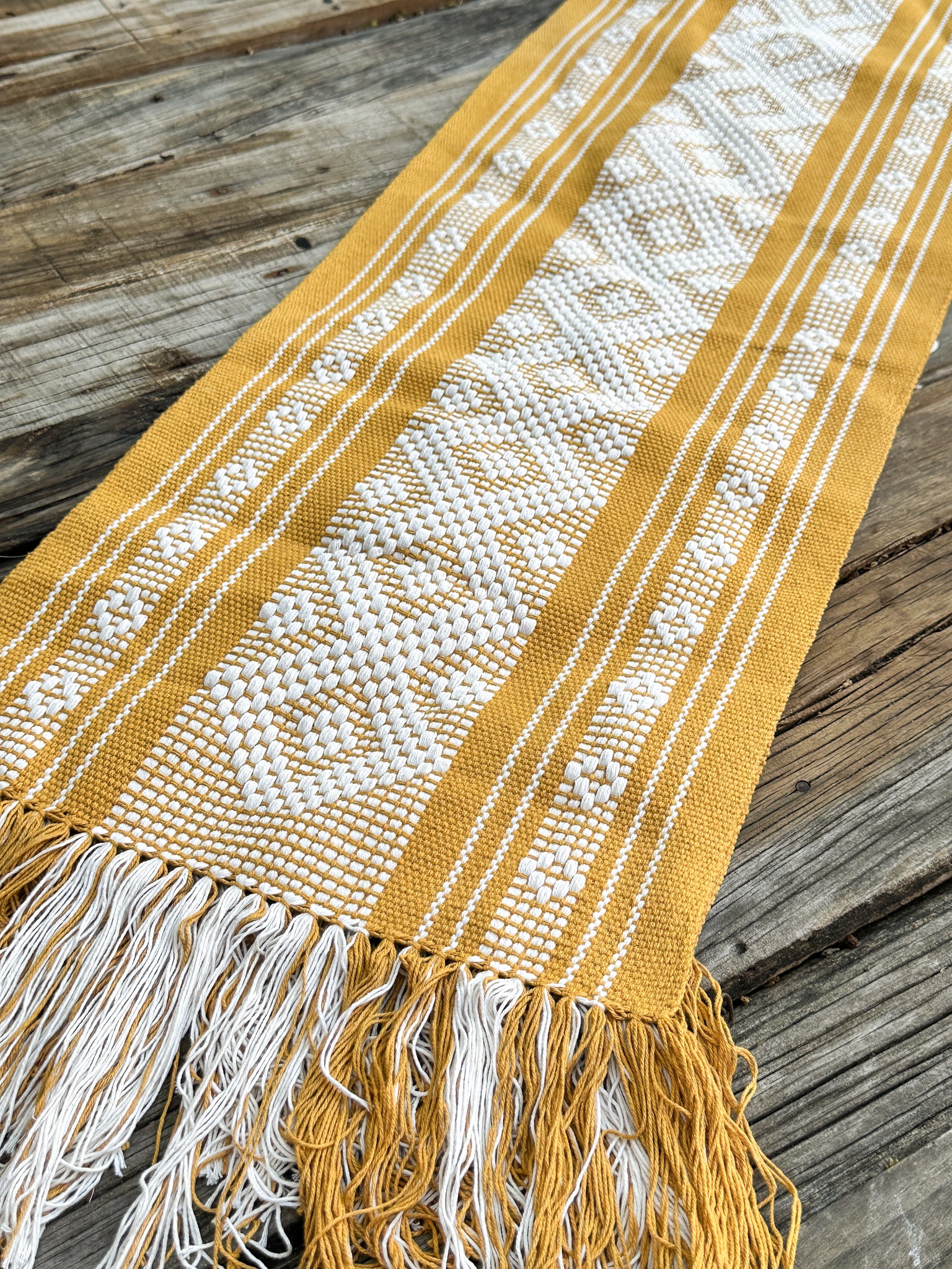 Miel Jalieza Table Runner