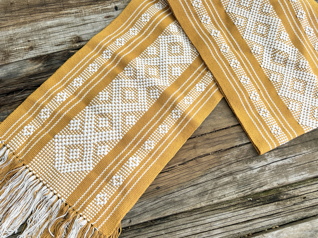 Miel Jalieza Table Runner