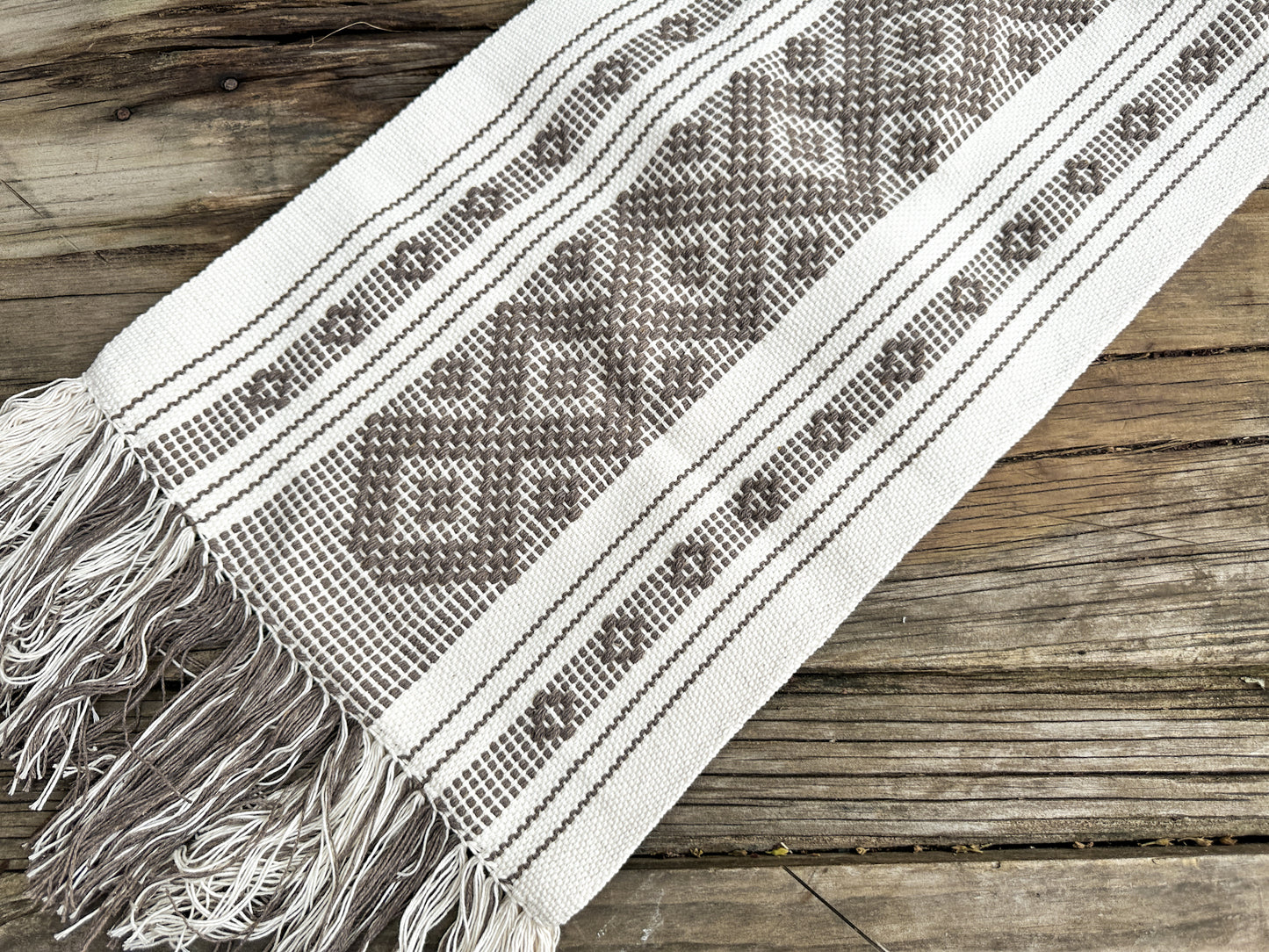 Montañas Jalieza Table Runner