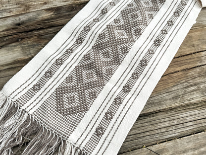 Montañas Jalieza Table Runner