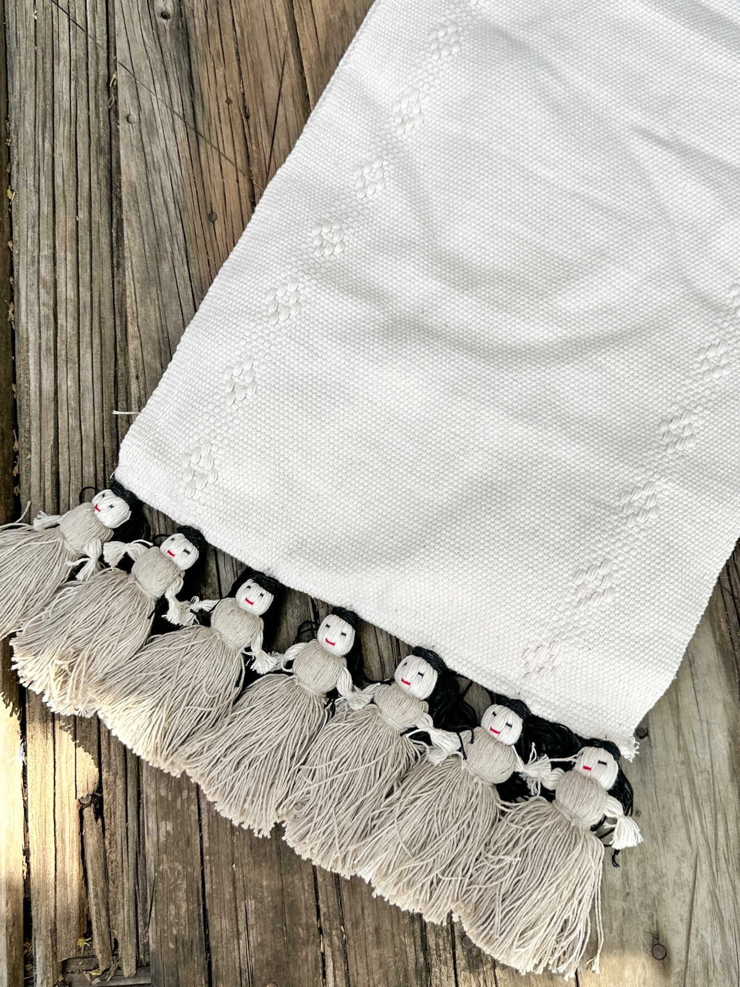 Muñequitas Jalieza Table Runner