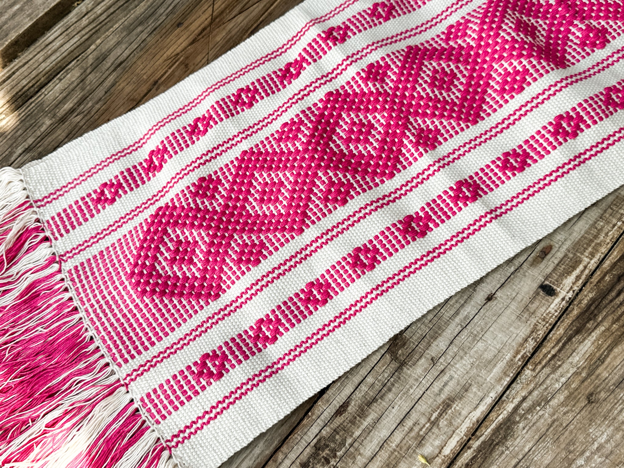 Rosa Jalieza Table Runner