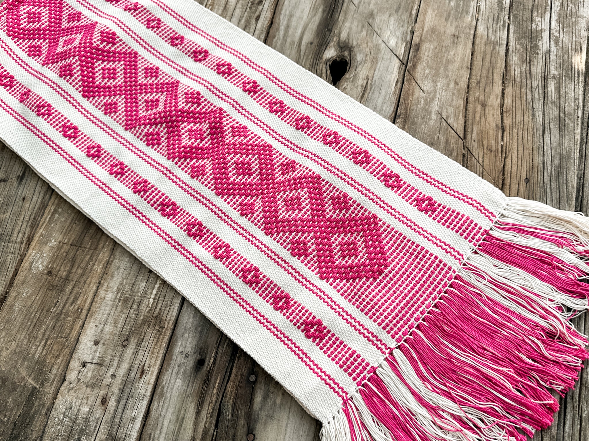 Rosa Jalieza Table Runner