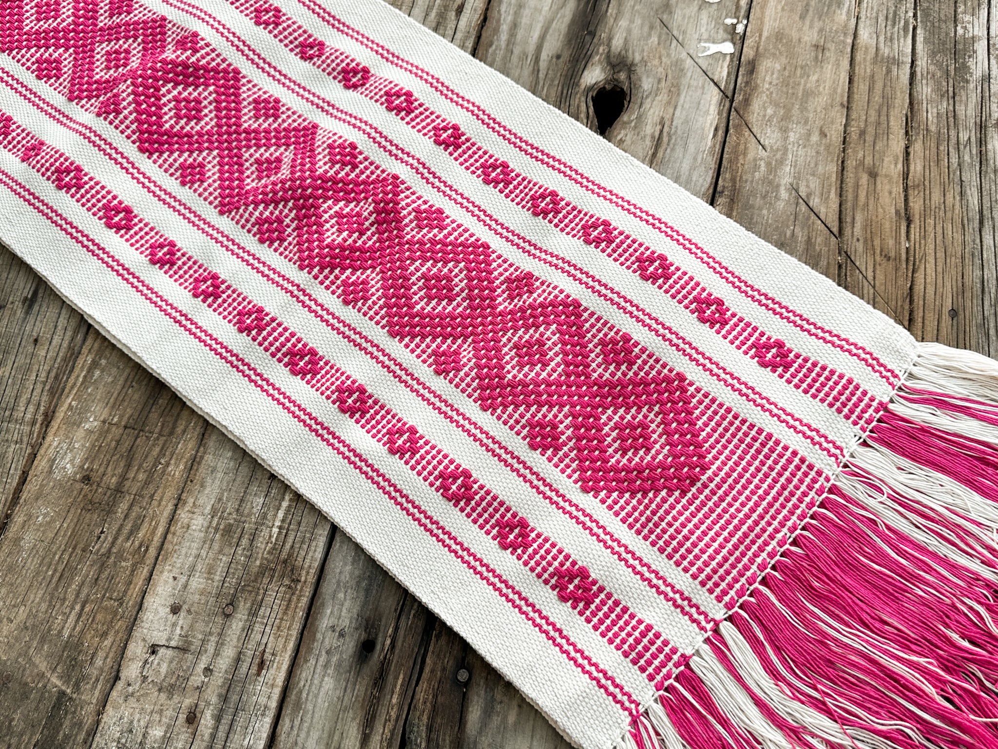 Rosa Jalieza Table Runner