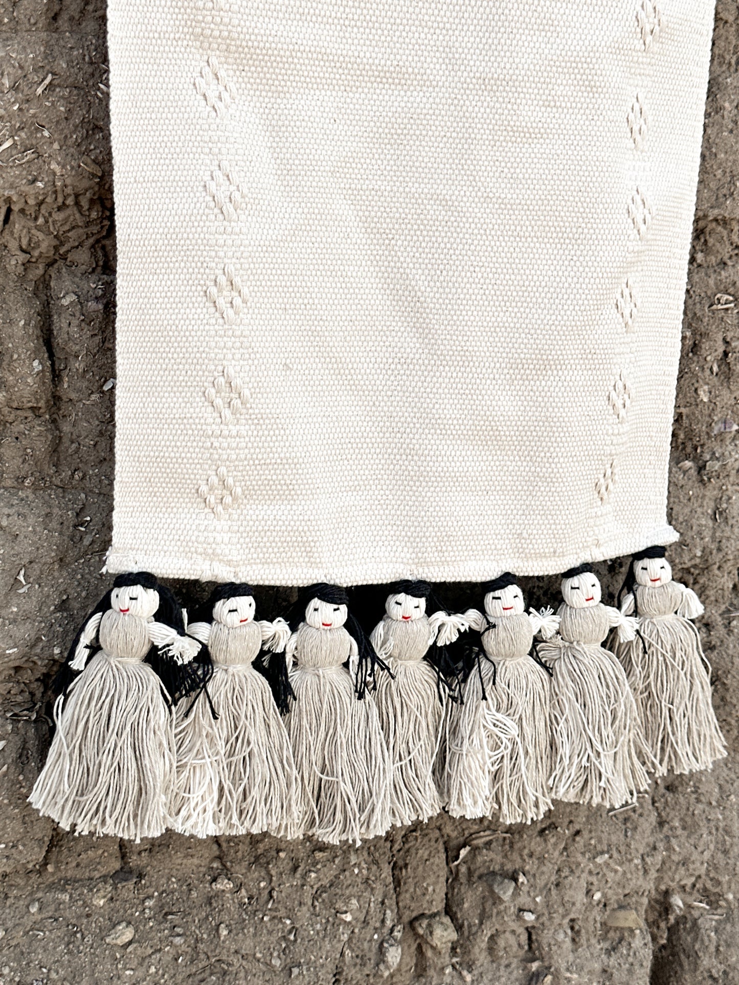 Muñequitas Jalieza Table Runner