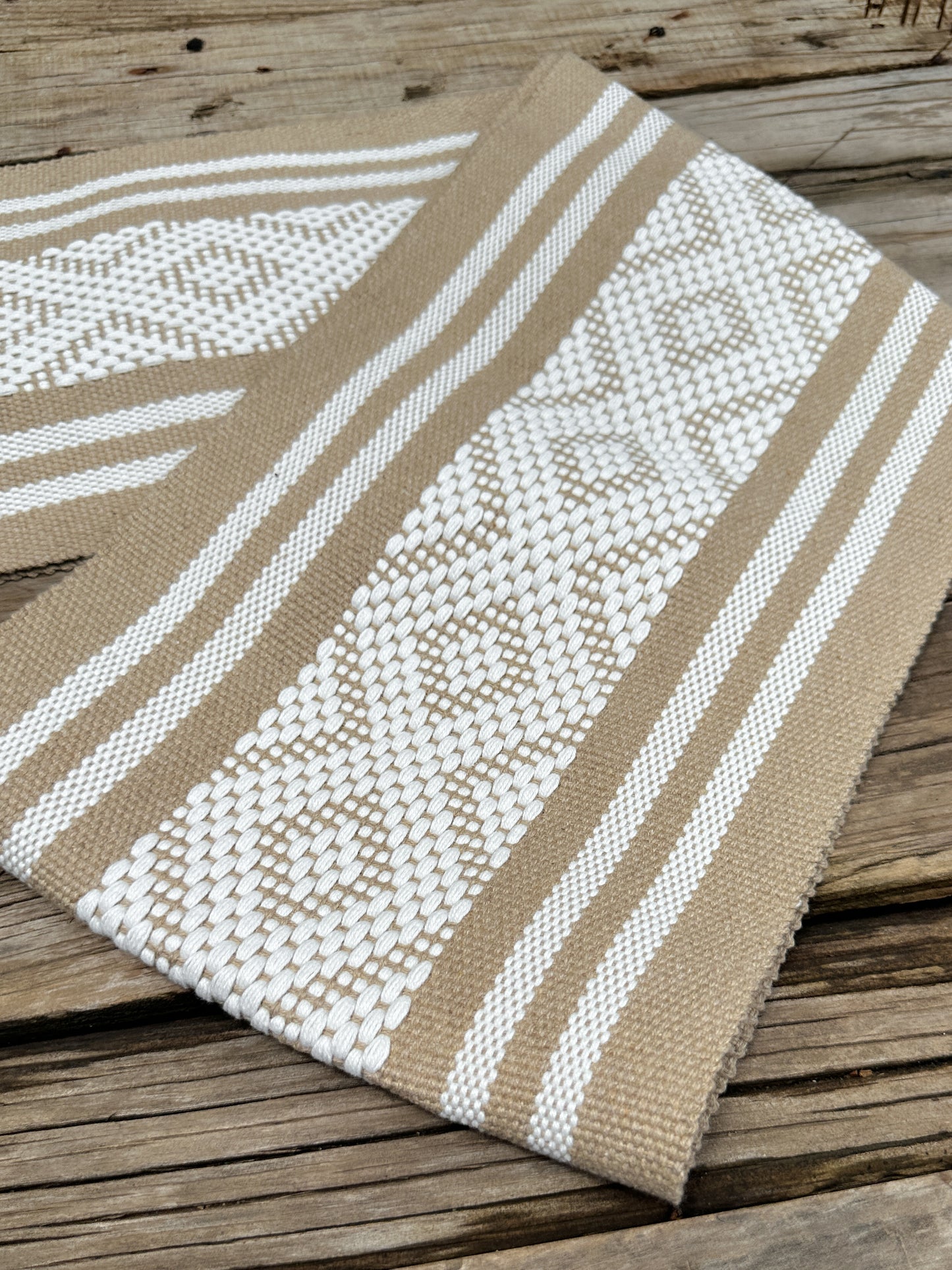 Luz Jalieza Table Runner