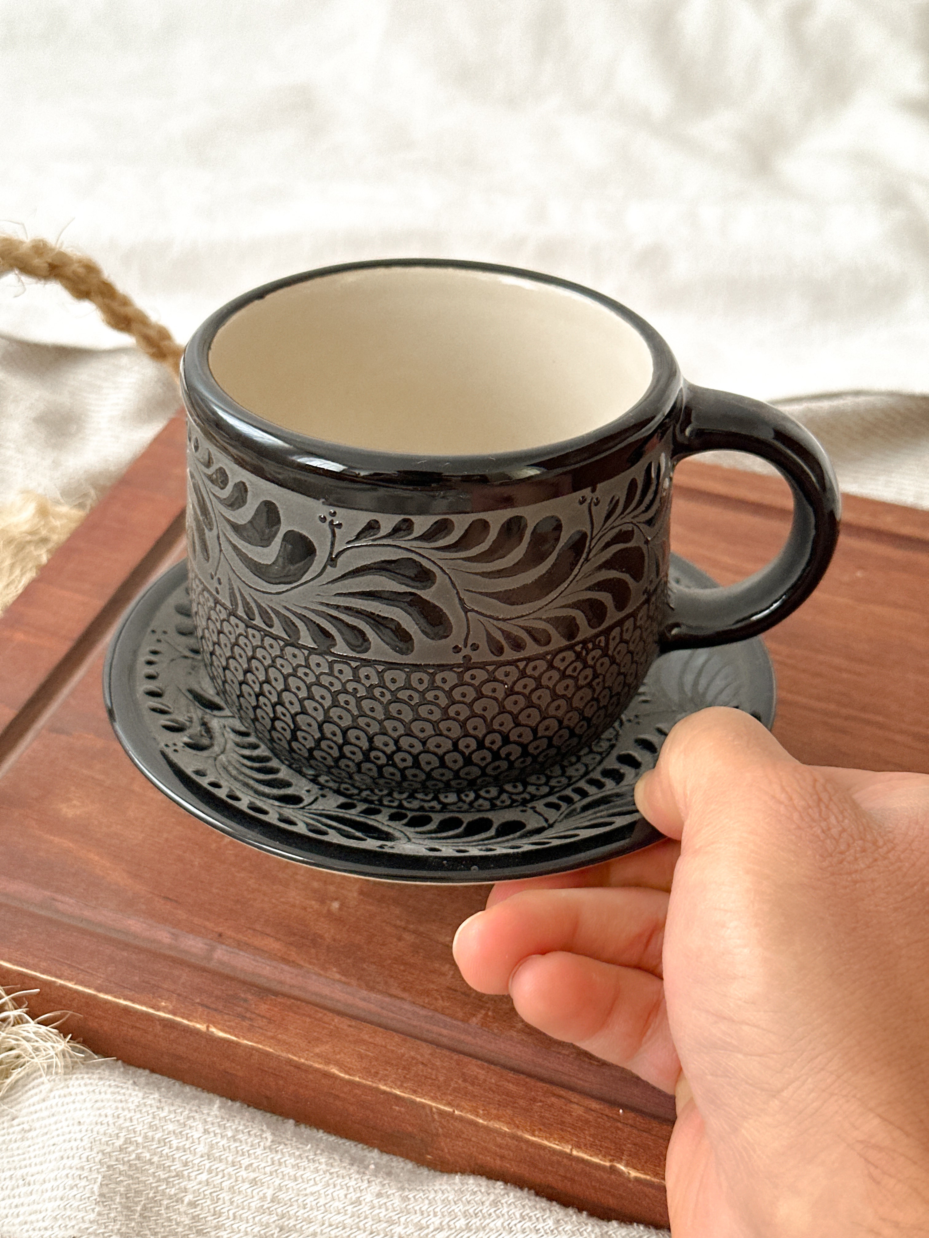 PRE-ORDER Raíces Black Mug And Plate Set (SHIPS IN APPROX. 6-12 WEEKS)