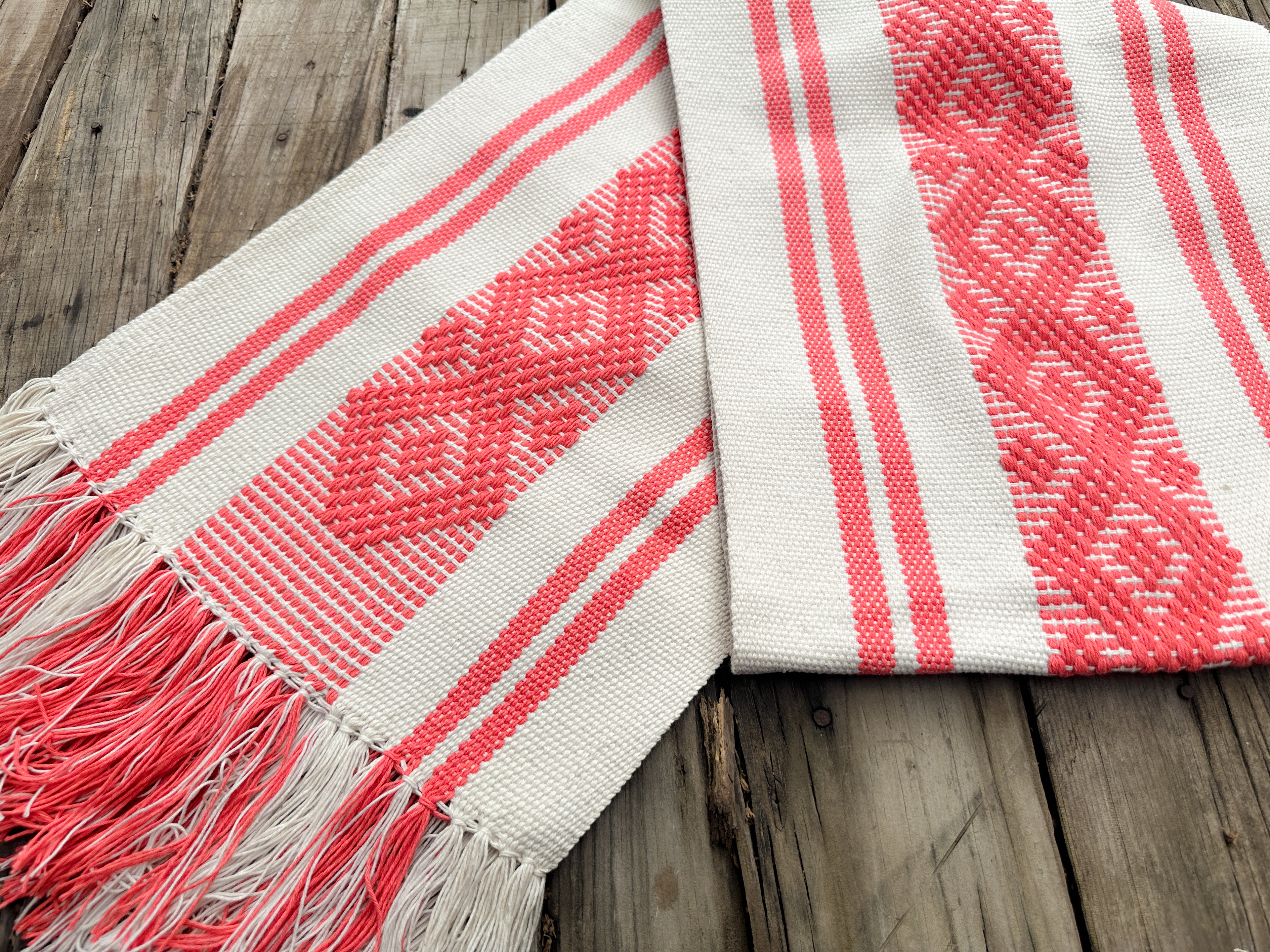 Primavera Jalieza Table Runner