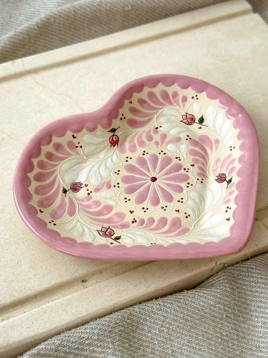 PRE-ORDER Tulip Heart Dessert Plate (SHIPS IN APPROX. 6-12 WEEKS)