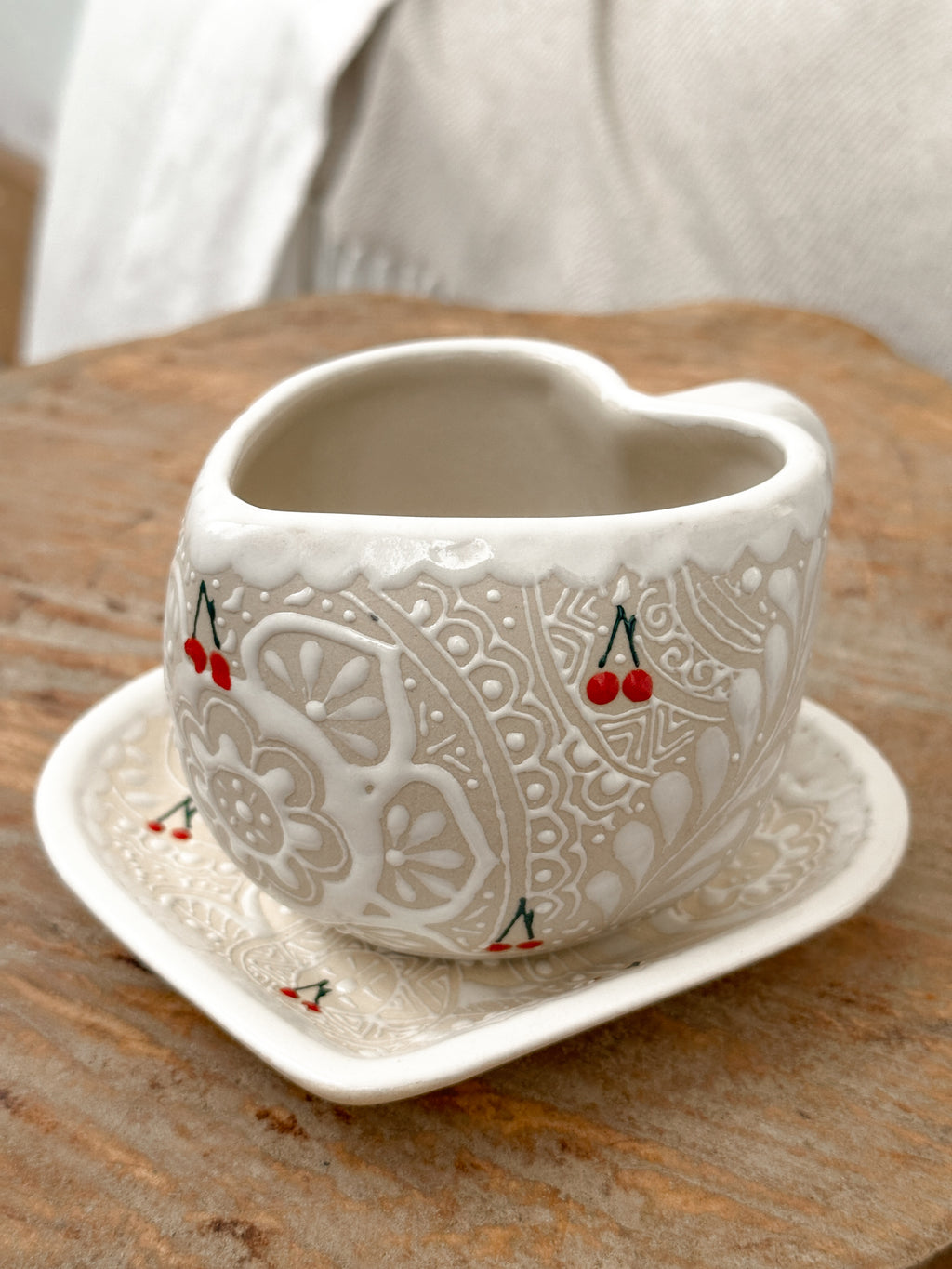 Juego de taza y plato de cerezas en preventa (envío en aproximadamente 6 a 12 semanas)