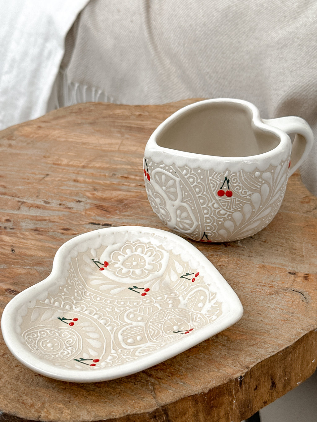 Juego de taza y plato de cerezas en preventa (envío en aproximadamente 6 a 12 semanas)