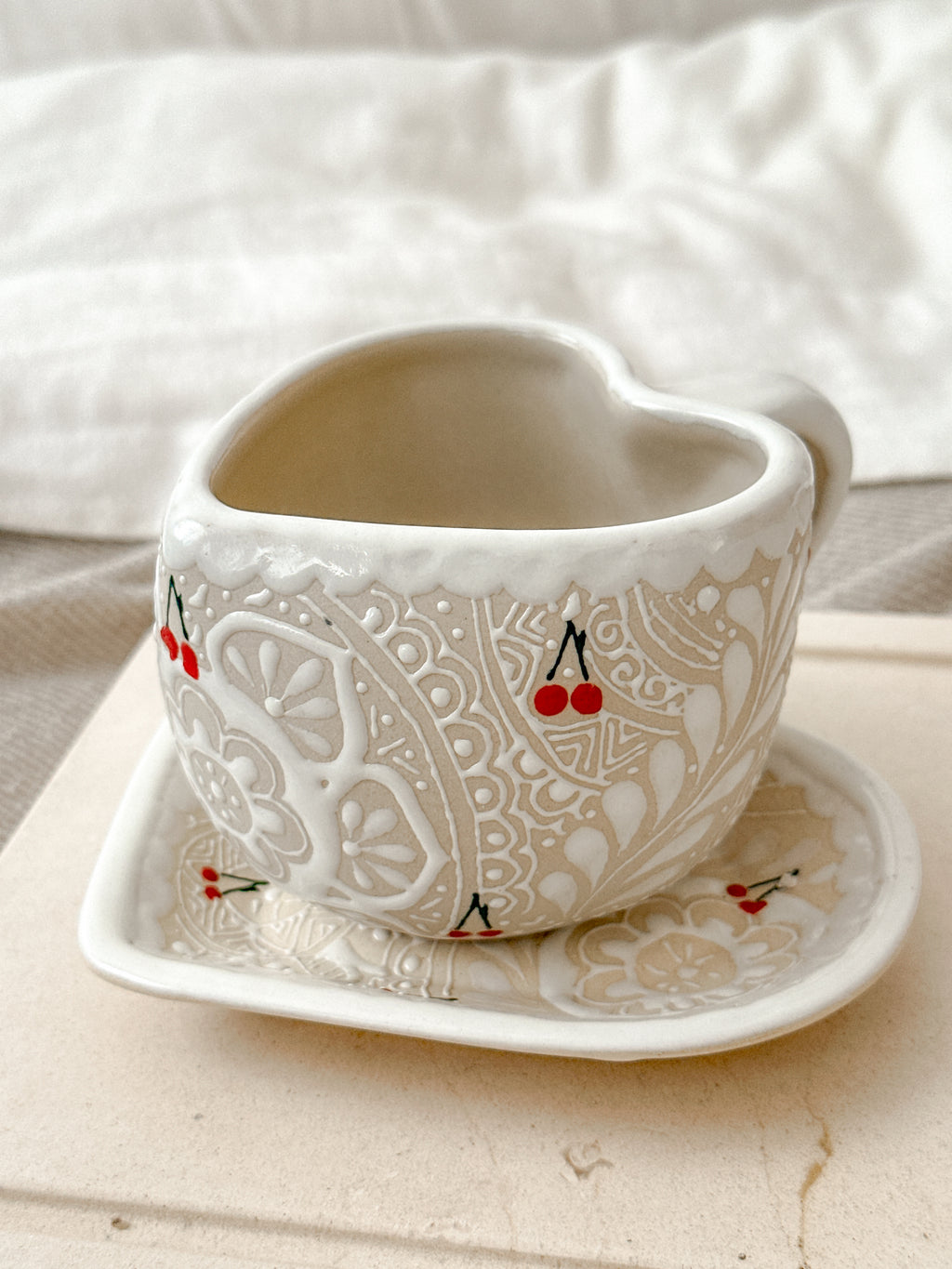 Juego de taza y plato de cerezas en preventa (envío en aproximadamente 6 a 12 semanas)