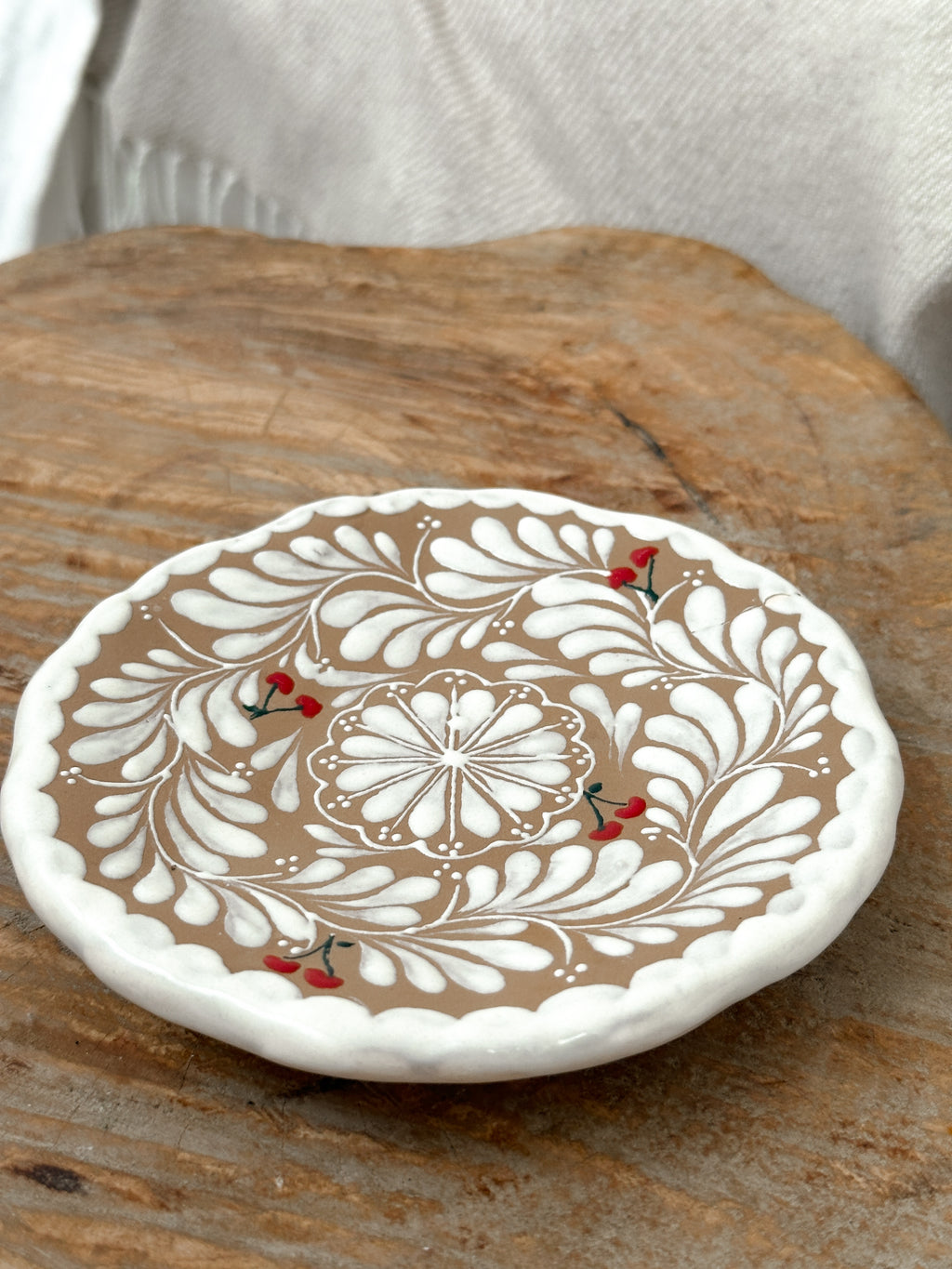 Plato de postre de cereza marrón en preventa (se envía en aproximadamente 6 a 12 semanas)