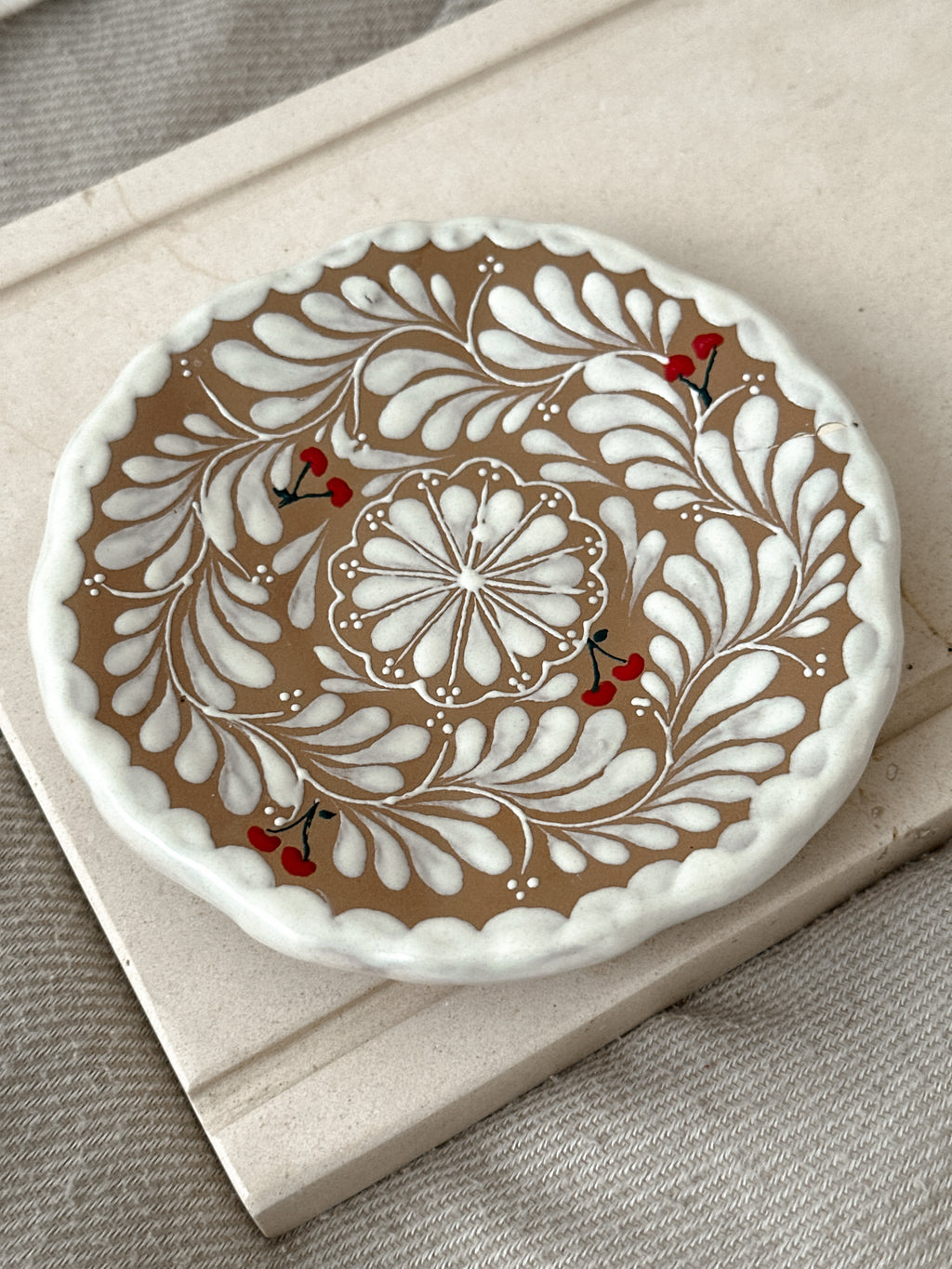 Plato de postre de cereza marrón en preventa (se envía en aproximadamente 6 a 12 semanas)