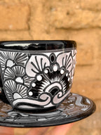 PREVENTA Taza y plato de talavera negros (ENVÍO EN APROX. 6-12 SEMANAS)