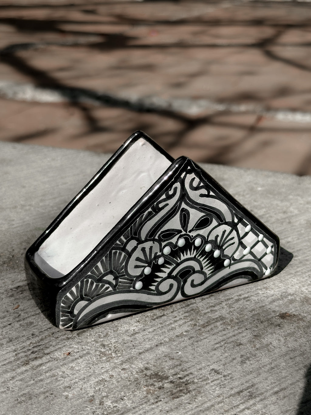 PRE-VENTA Servilletero de Talavera Negro (ENVÍO EN APROX. 6-12 SEMANAS)