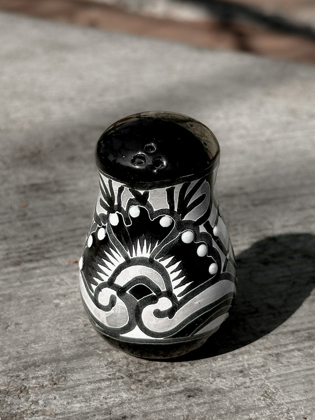PRE-VENTA Salero de Talavera Negro (ENVÍO EN APROX. 6-12 SEMANAS)