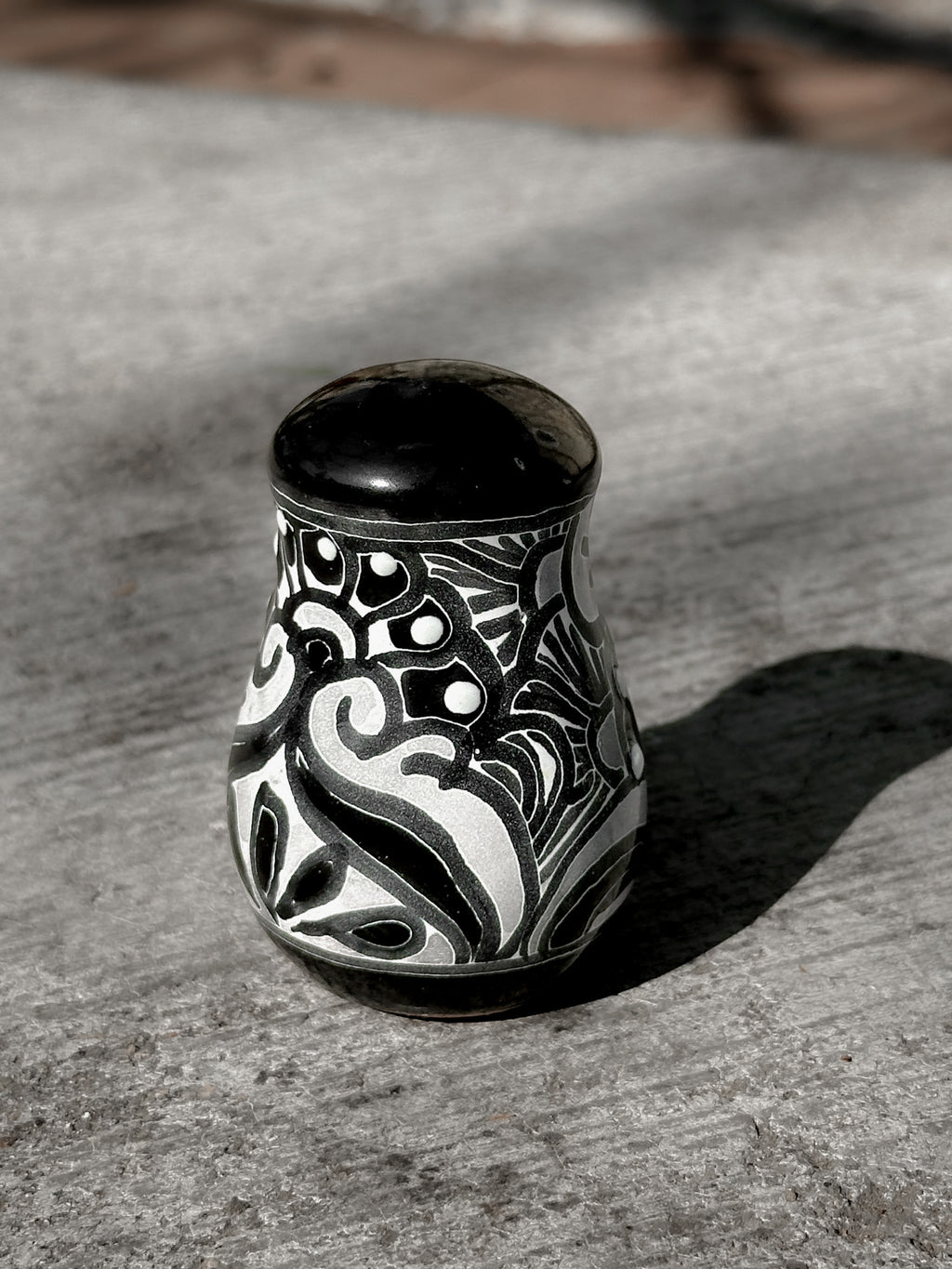PRE-VENTA Salero de Talavera Negro (ENVÍO EN APROX. 6-12 SEMANAS)