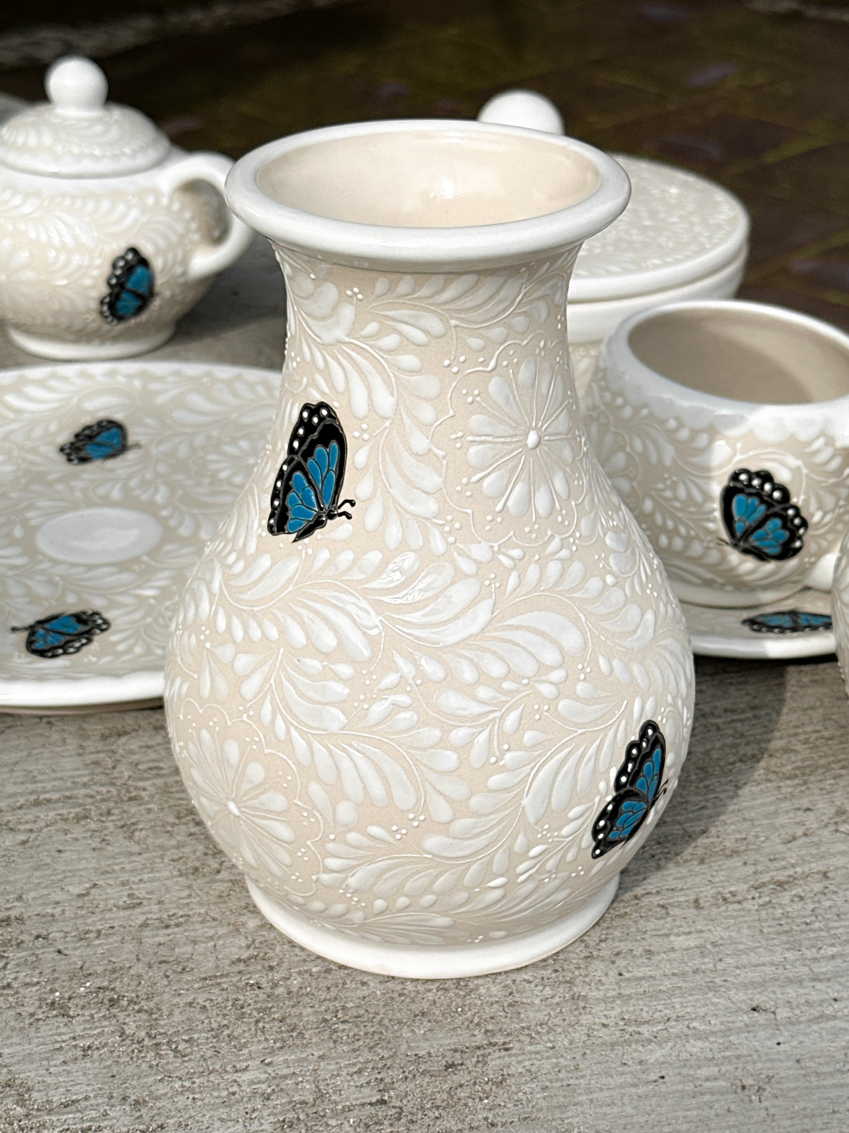 PEDIDO ANTICIPADO Jarrón Mariposas Azules (ENVÍO EN APROX. 6-12 SEMANAS)