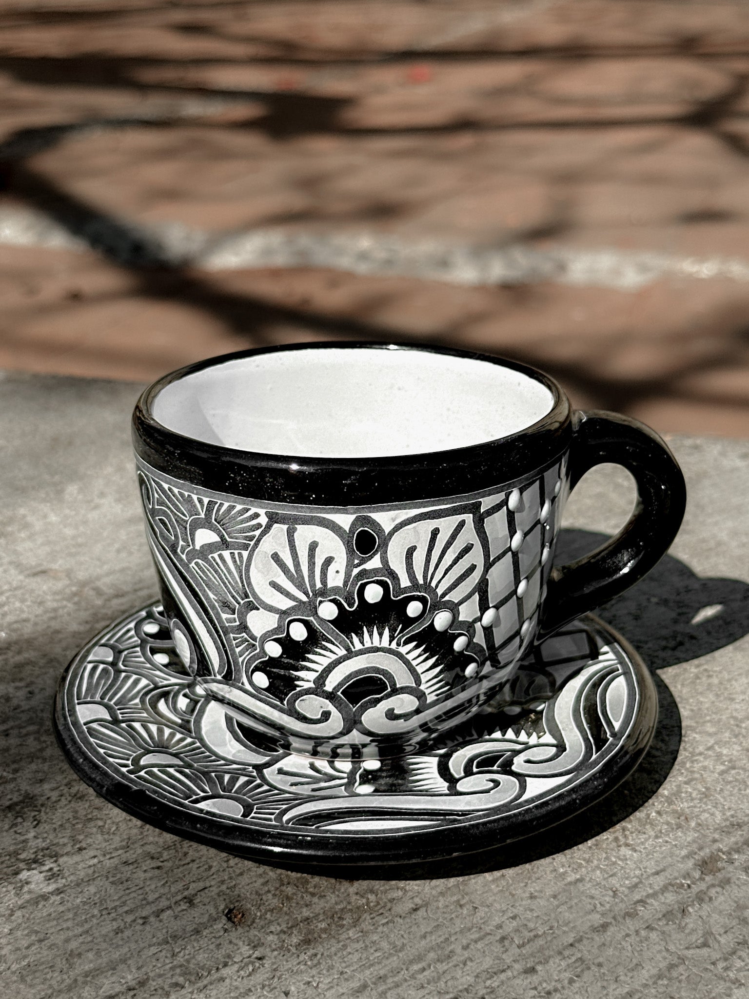 PREVENTA Taza y plato de talavera negros (ENVÍO EN APROX. 6-12 SEMANAS)
