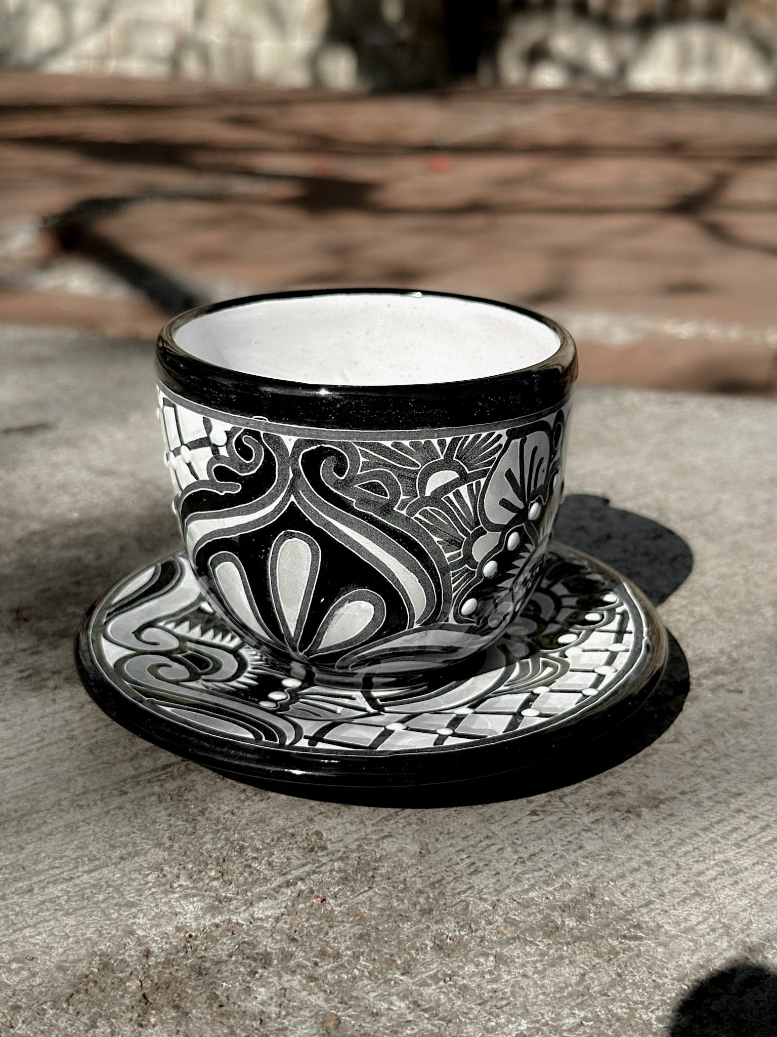 PREVENTA Taza y plato de talavera negros (ENVÍO EN APROX. 6-12 SEMANAS)