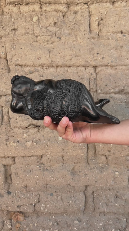 Escultura de mujer hecha a mano