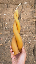 Vela espiral de cera de abejas color lila