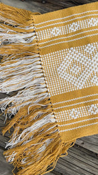 Miel Jalieza Table Runner