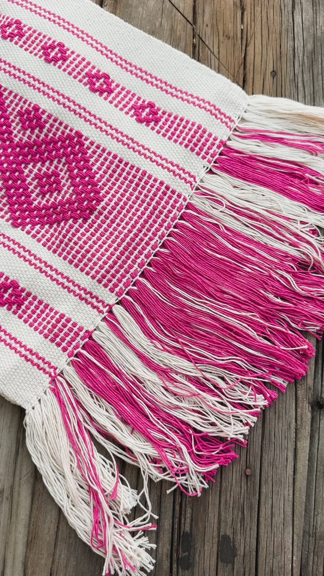 Rosa Jalieza Table Runner