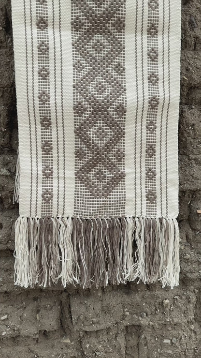 Montañas Jalieza Table Runner