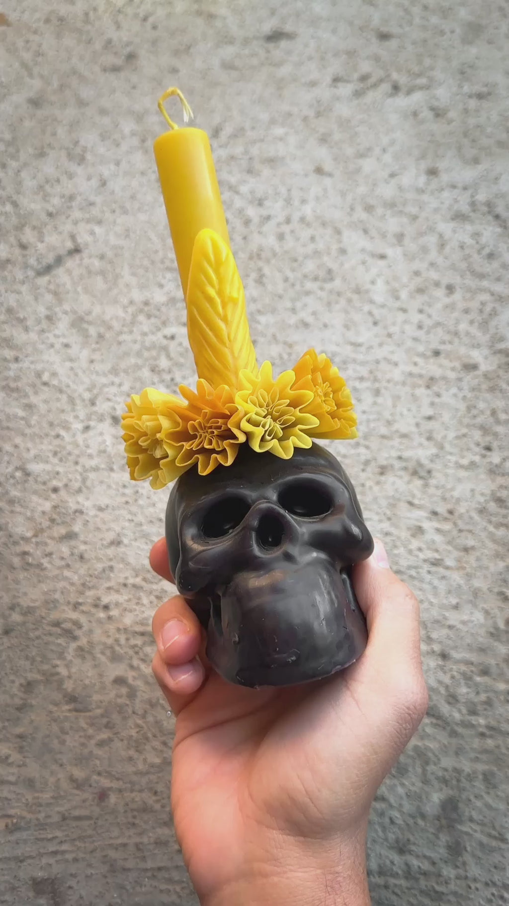 Vela de cera de abejas con calavera de Adela
